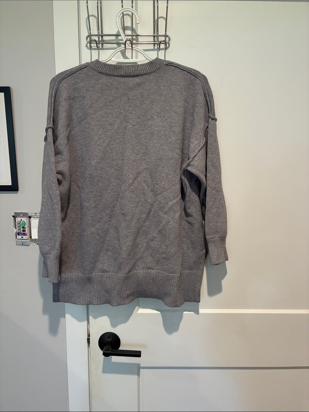 Tahari Gray V-Neck Sweater. B18 - Picture 4 of 7